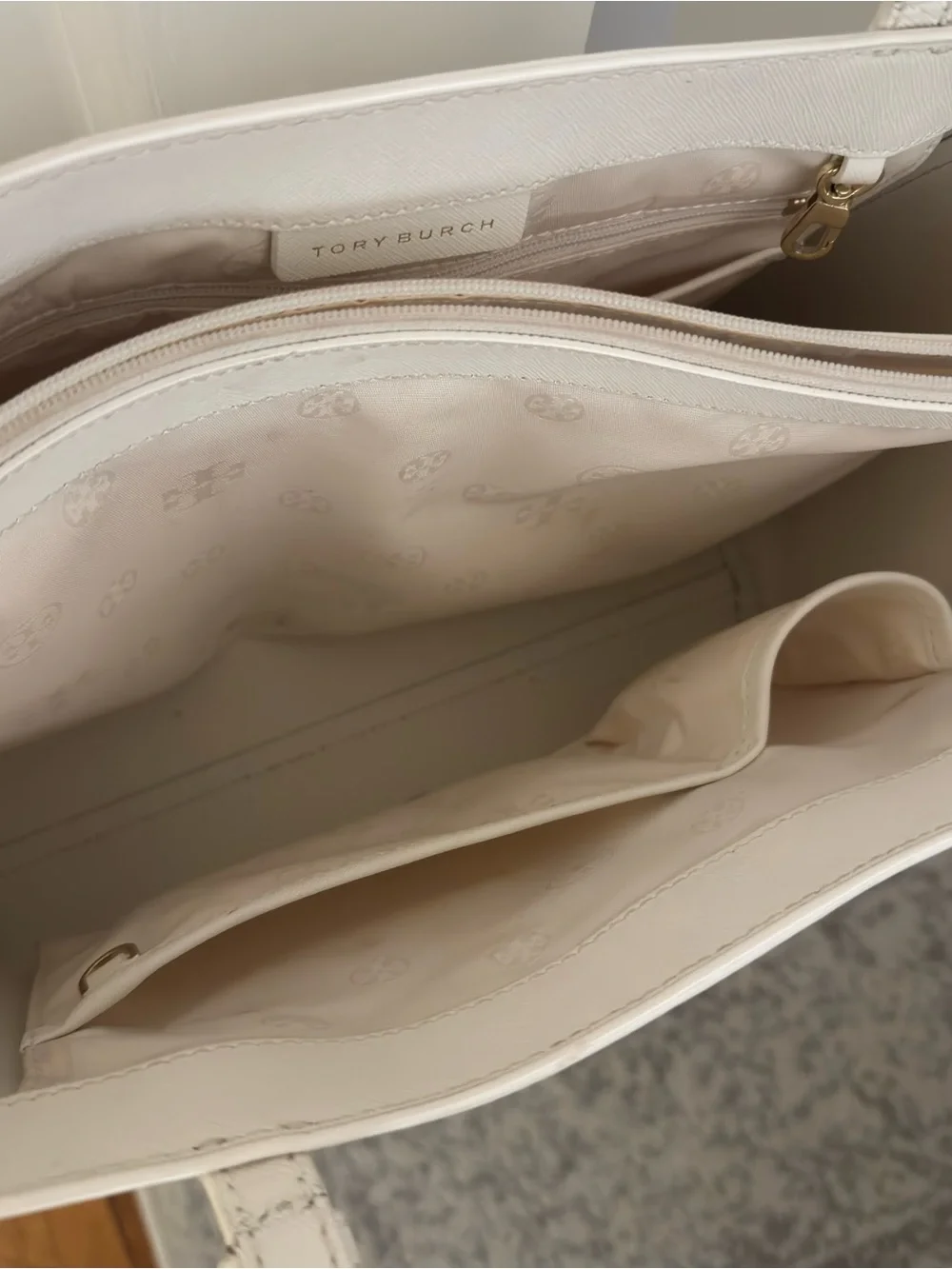 Tory Burch Emerson Small Tote in white and gold